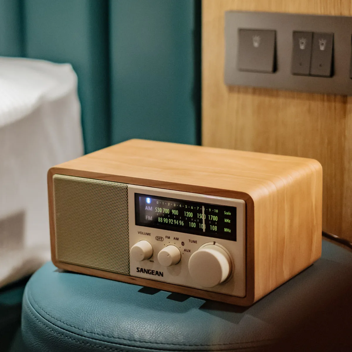AM / FM / AUX / Bluetooth Wooden Cabinet Radio