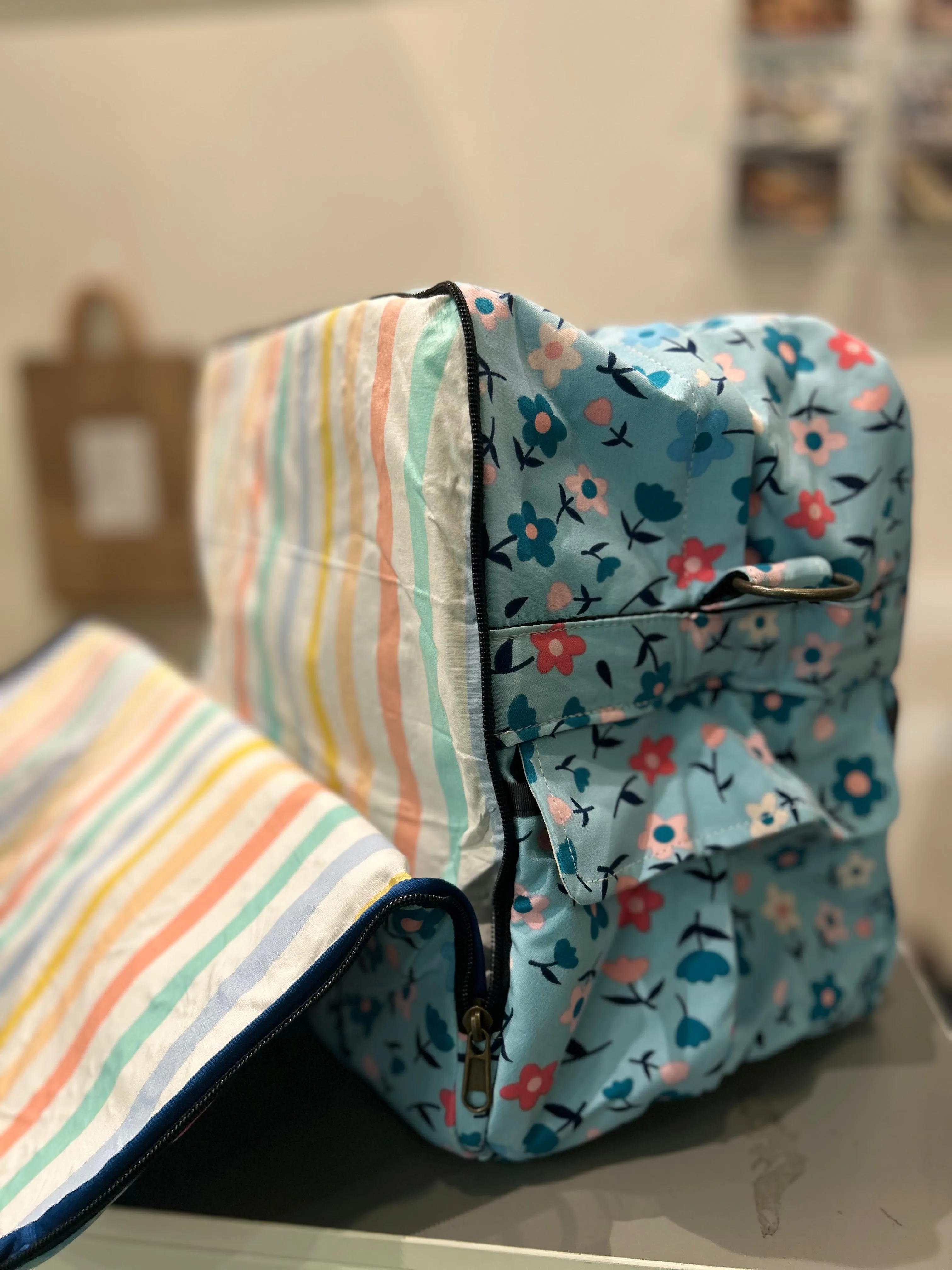 The Flying Flowers 💙 Large BeeKeeper Weekender (Masterpiece)